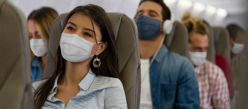 Φροντιστής σε επιβάτη για τη μάσκα: «Δεν είναι ανάγκη να βγάζει νόημα – Βάλτη αλλιώς θα φύγεις από το αεροπλάνο»