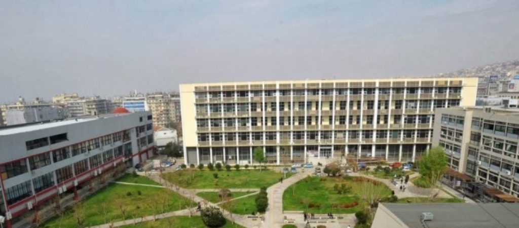 ΑΠΘ: Επίθεση αντιεξουσιαστών στο κτίριο της διοίκησης (βίντεο)