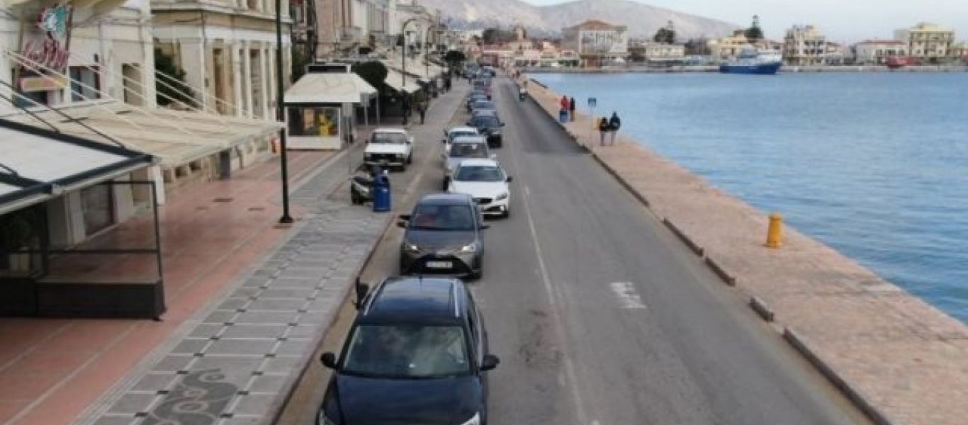 Χίος: Αυτοκινητοπομπή κατά της κυβέρνησης και της μεταναστευτικής πολιτικής της την ώρα της ομιλίας του Ν.Μηταράκη