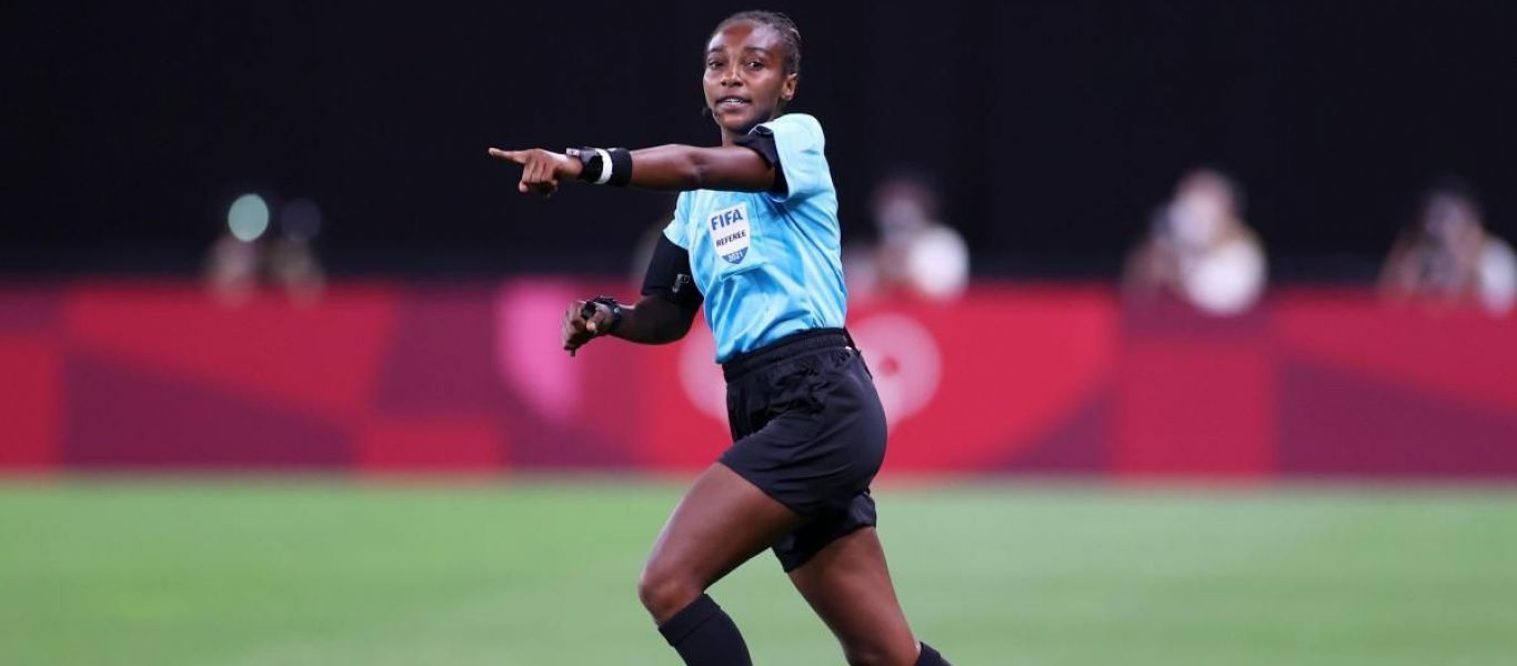 Copa Africa: Η Σαλίμα Μουκασάνγκα πρώτη γυναίκα διαιτητής