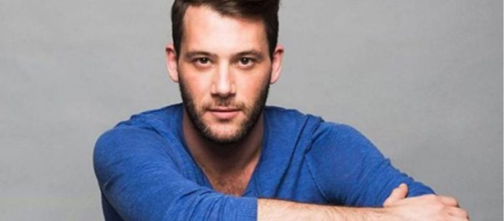 Αντίνοος Αλμπάνης – Οργισμένος με τον Βαλάντη ο ηθοποιός: «Ηλίθιε» (φωτό)