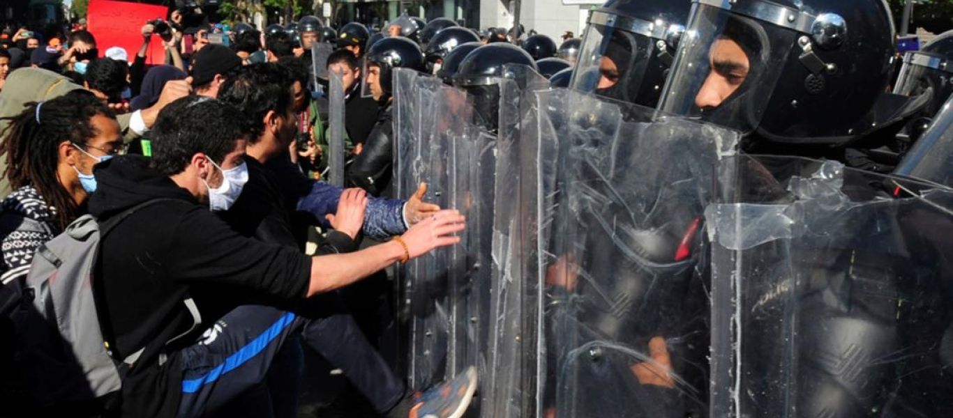 Τυνησία: Νεκρός άνδρας διαδηλωτής – Σκληρή καταστολή στις διαδηλώσεις κατά του προέδρου Κ.Σάγιεντ