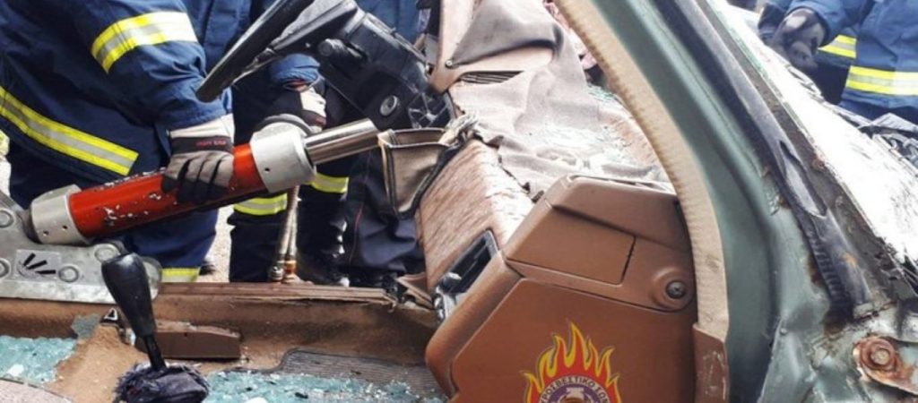 Λάρισα: Ένας νεκρός από μετωπική σύγκρουση φορτηγού με ΙΧ