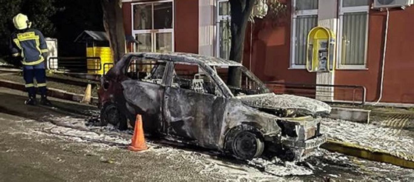 Θεσσαλονίκη: Άγνωστοι επιτέθηκαν με μολότοφ στο δημαρχείο Θερμαϊκού