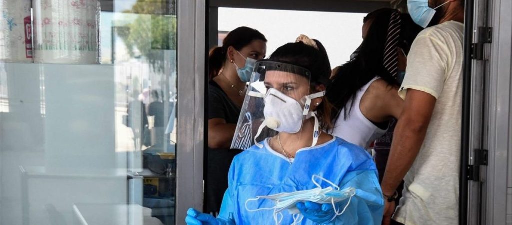 Αυτές είναι οι περιοχές που βρίσκονται στο «κόκκινο» – Ένα βήμα πριν το lockdown;