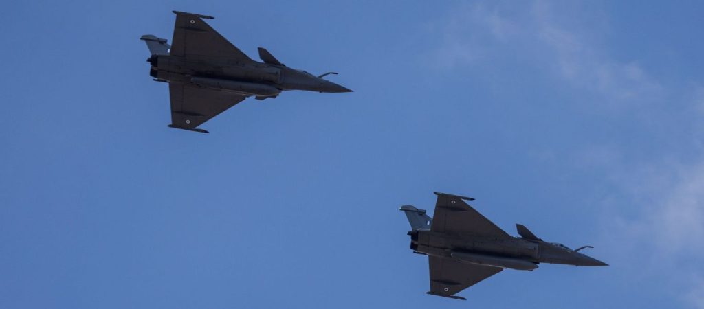 Η δημοσκοπική κατάρρευση έφερε φιέστα με τα Rafale: Έτσι θέλει η ΝΔ να «κλέψει» το 13% ενόψει εκλογών