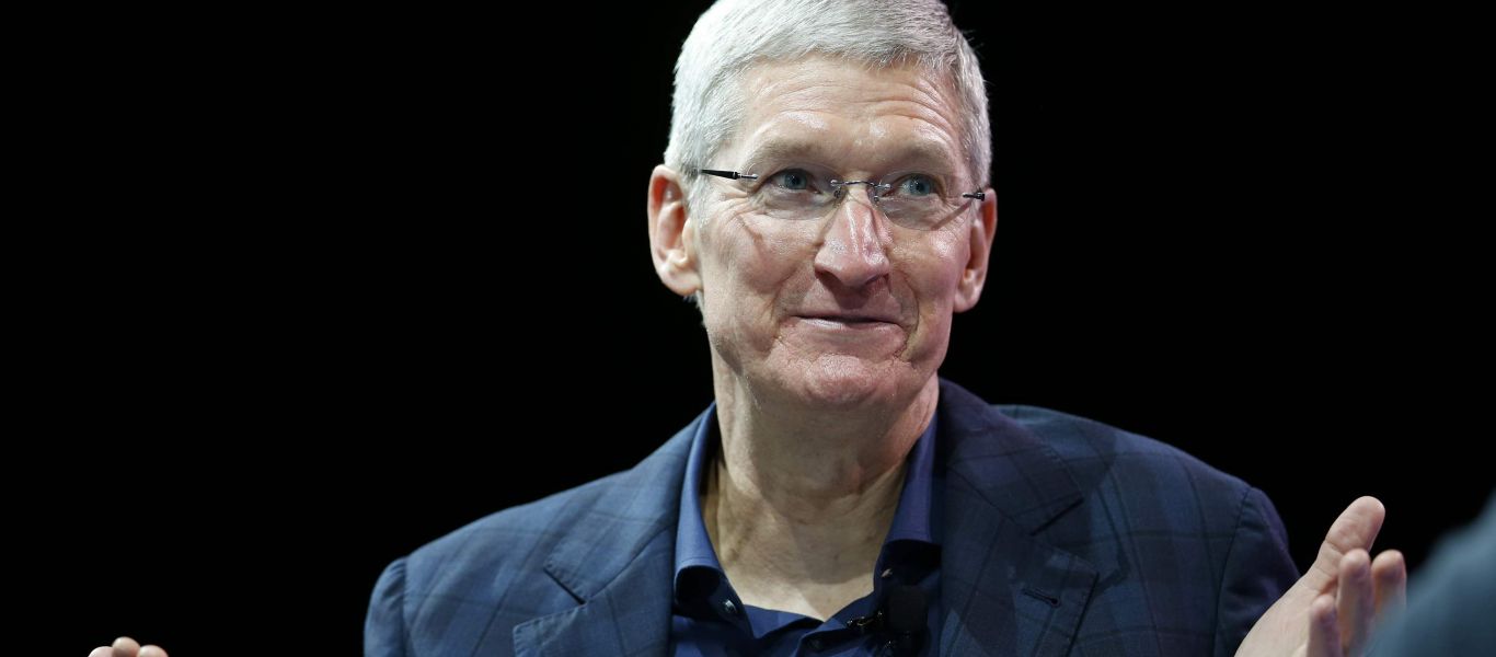 Apple: Στα 100 εκατ. δολάρια οι απολαβές του Τιμ Κουκ για το 2021 – Πάγωμα μισθών στους εργαζομένους