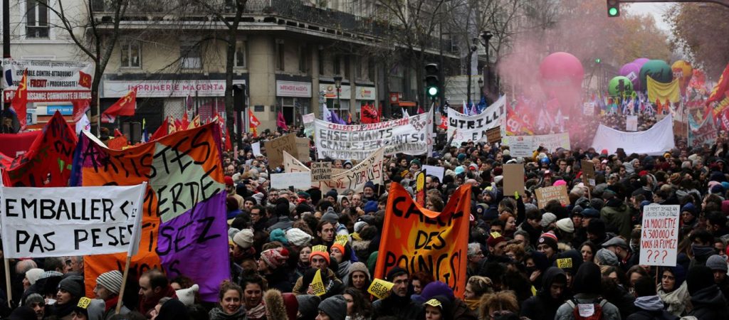 Γαλλία: Νέες κινητοποιήσεις εκπαιδευτικών όσο ο υπουργός Παιδείας κάνει διακοπές στην Ίμπιζα