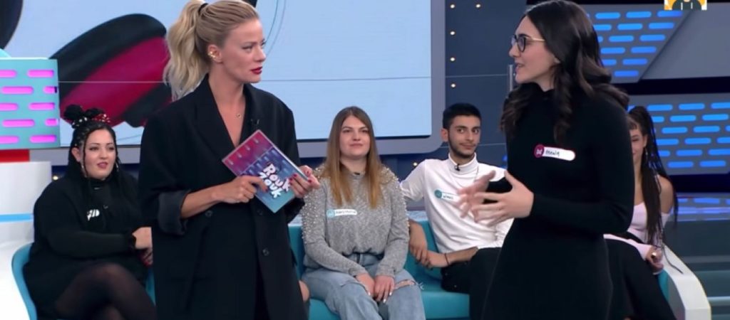 «Ξέφυγαν» στο Ρουκ Ζουκ: Η παίκτρια με παρατσούκλι «σεξουάλα» που θέλει να βρει «γκομενάκι» (βίντεο)