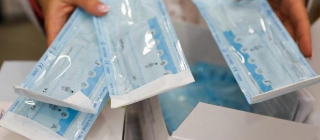 Μέχρι και τη Δευτέρα η διάθεση της νέας παρτίδας self test στους μαθητές