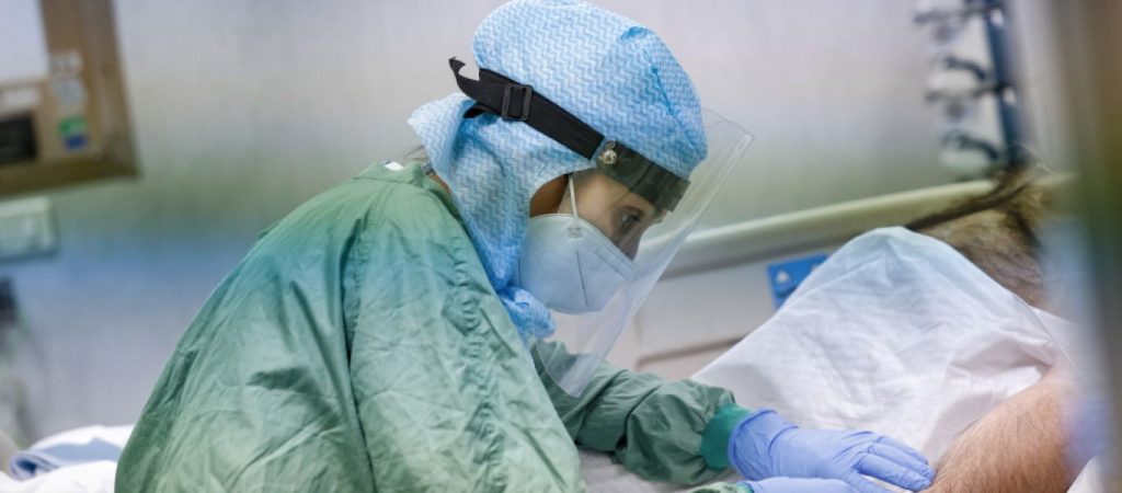 Δήλωση σοκ από διοικητή νοσοκομείου: «Δεν θεραπεύουμε τους ανεμβολίαστους»