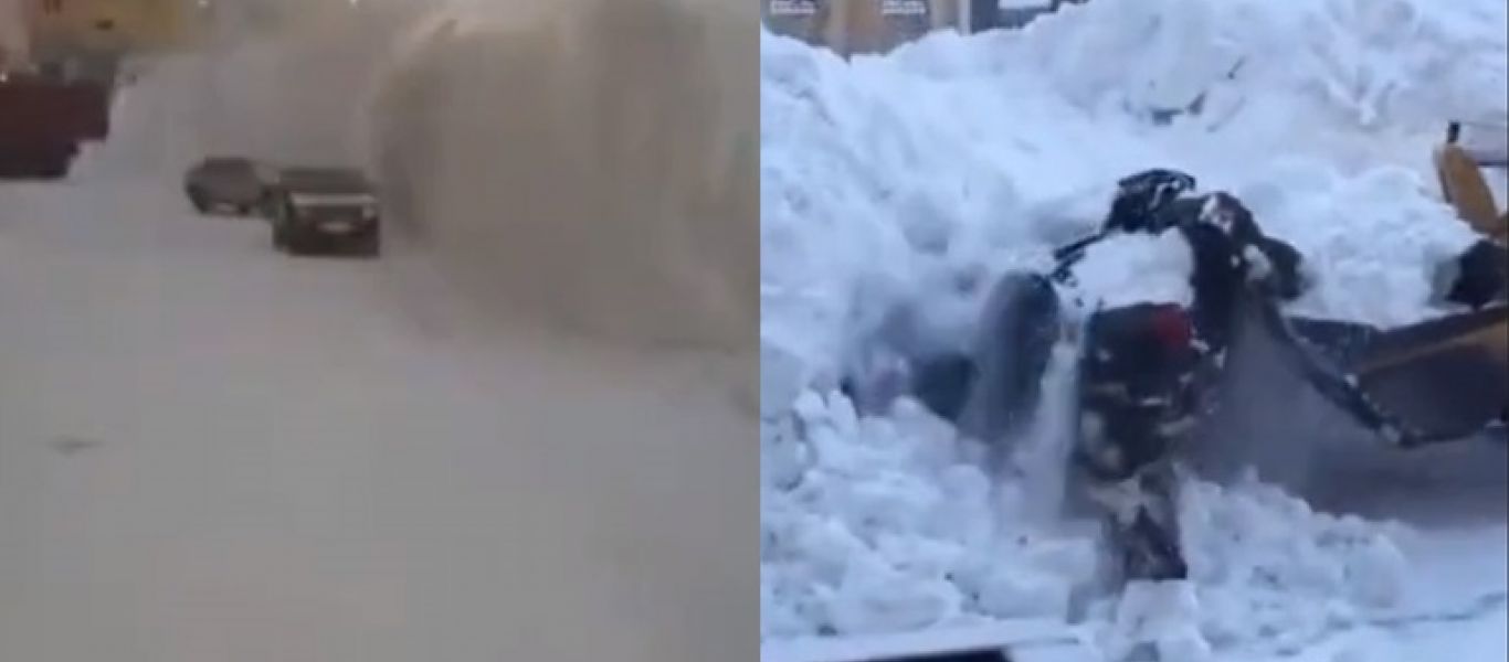 Αυτοκίνητα θάφτηκαν από χιονοθύελλα στη Ρωσία (βίντεο)