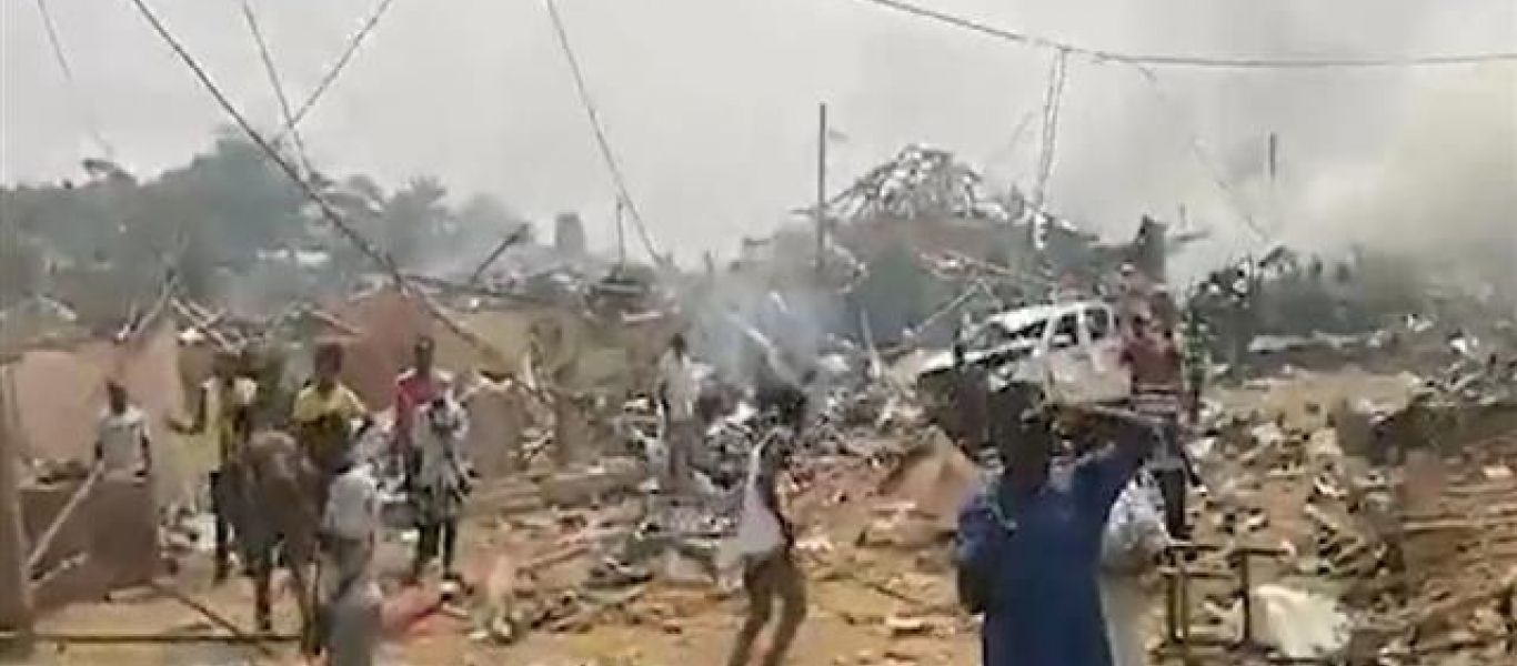Γκάνα: Τουλάχιστον 20 νεκροί από την ισχυρότατη έκρηξη – Ισοπεδώθηκαν τα πάντα στο σημείο (βίντεο)