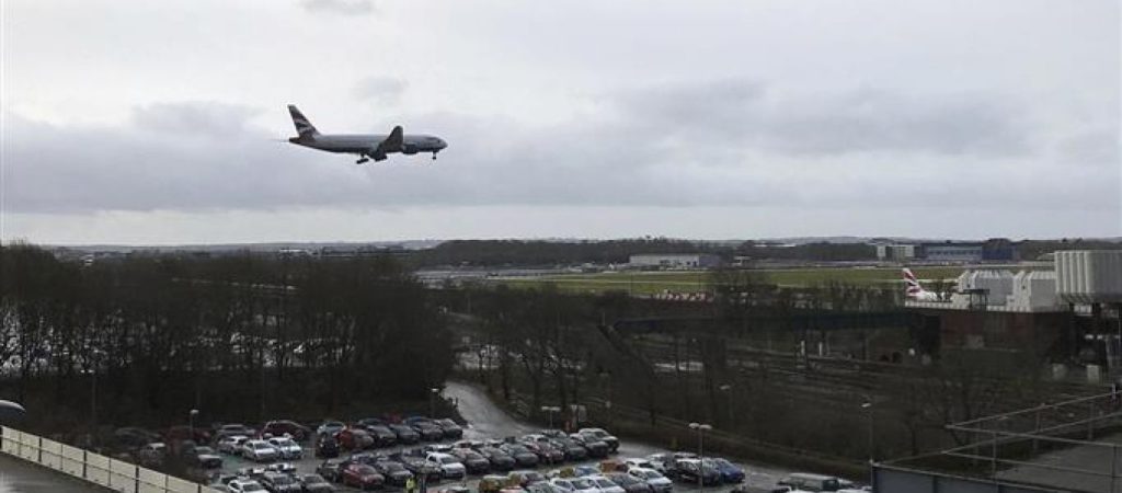 Επεισοδιακή πτήση από Μαϊάμι για Λονδίνο: Αεροσκάφος έκανε αναστροφή επειδή επιβάτιδα δεν ήθελε να φορέσει μάσκα