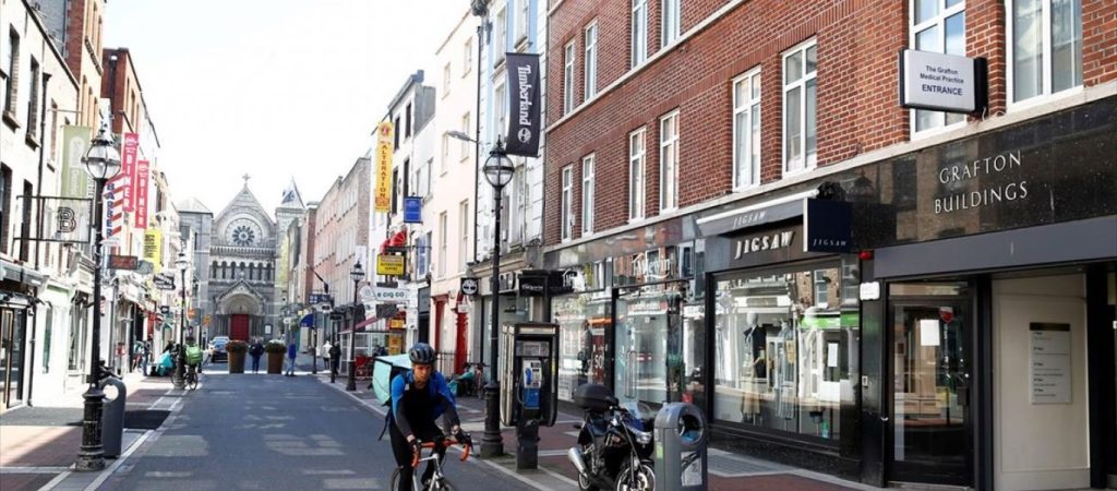 Η Ευρώπη καταργεί τις απαγορεύσεις: Και η Ιρλανδία «τελειώνει» τα μέτρα- Η κυβέρνηση Μητσοτάκη επιμένει στο «μαστίγιο»