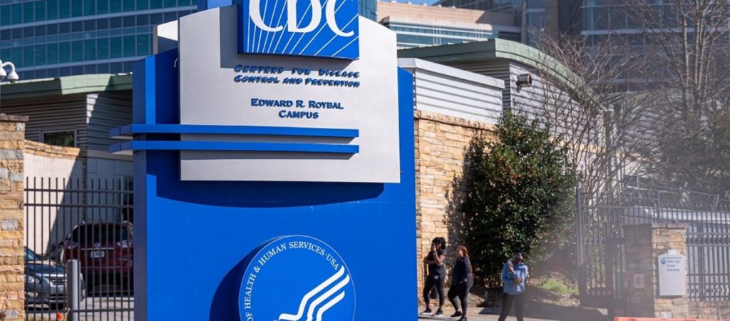 Οι ενισχυντικές δόσεις προστατεύουν απέναντι στην Όμικρον λέει τώρα το CDC αντίθετα με τις τελευταίες μελέτες