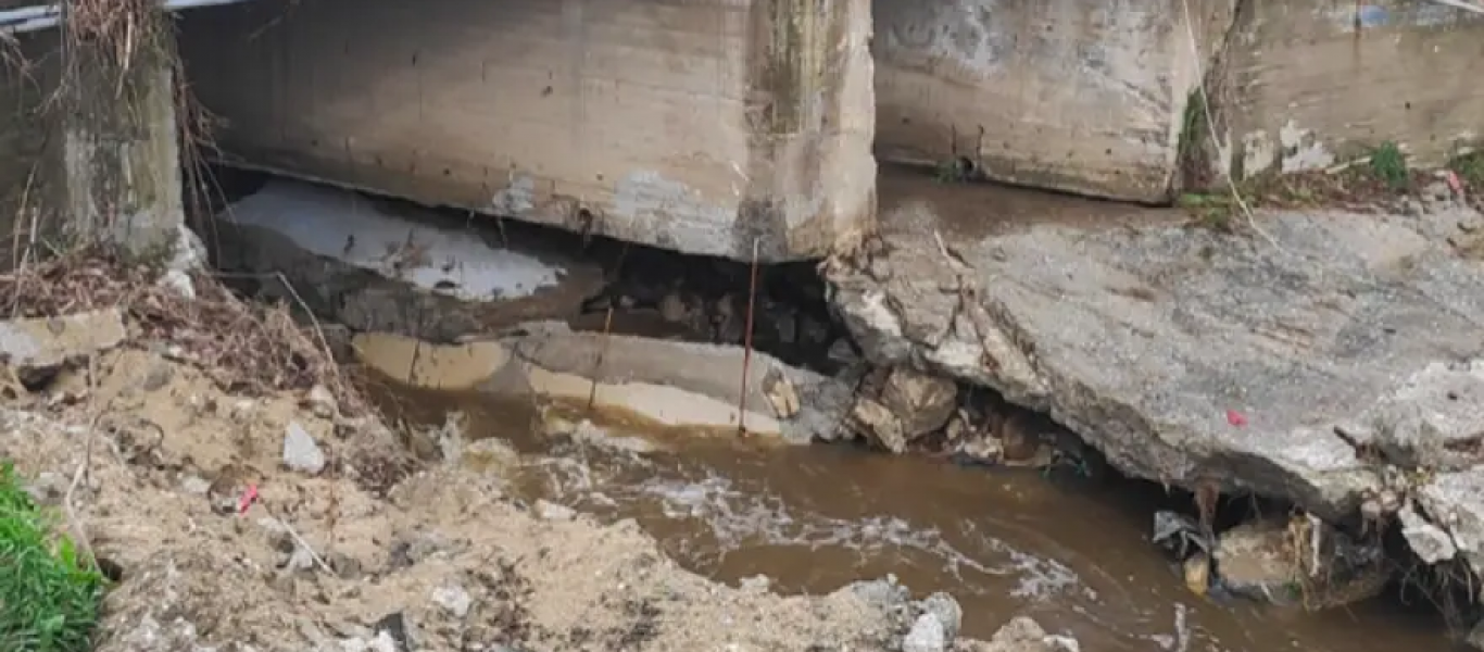 Σε απόγνωση οι κάτοικοι μετά το πέρασμα του «Διομήδη» – Περιμένουν ακόμα να επισκευαστεί η γέφυρα (φωτό)