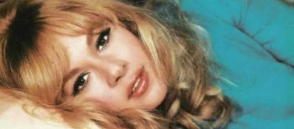 Αλίκη Βουγιουκλάκη: Η σέξι φωτογράφιση πριν από 50 χρόνια για το περιοδικό «Ταχυδρόμος» (φωτο)