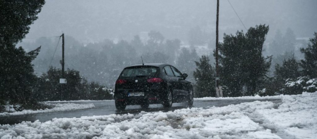 Πού χρειάζονται αλυσίδες σε Στερεά Ελλάδα και Εύβοια λόγω της κακοκαιρίας «Ελπίς»