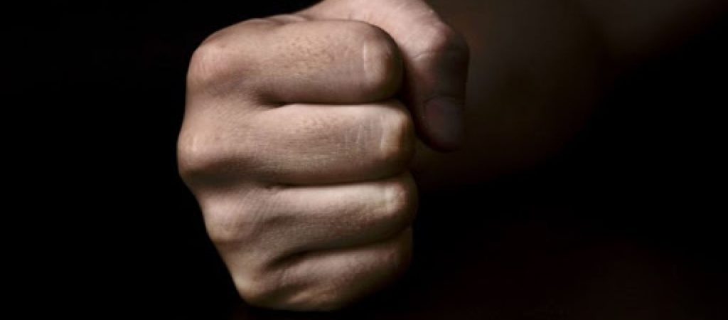 Νέος ξυλοδαρμός 19χρονης από τον σύντροφό της – «Βοήθεια, δεν με αφήνει, θέλω να φύγω»