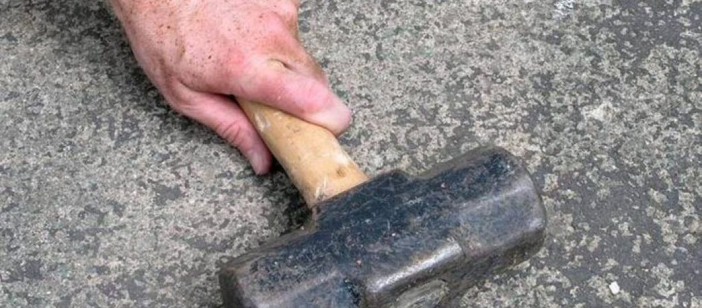 Βόλος: Απειλούσε με βαριοπούλα έξω από καφέ!