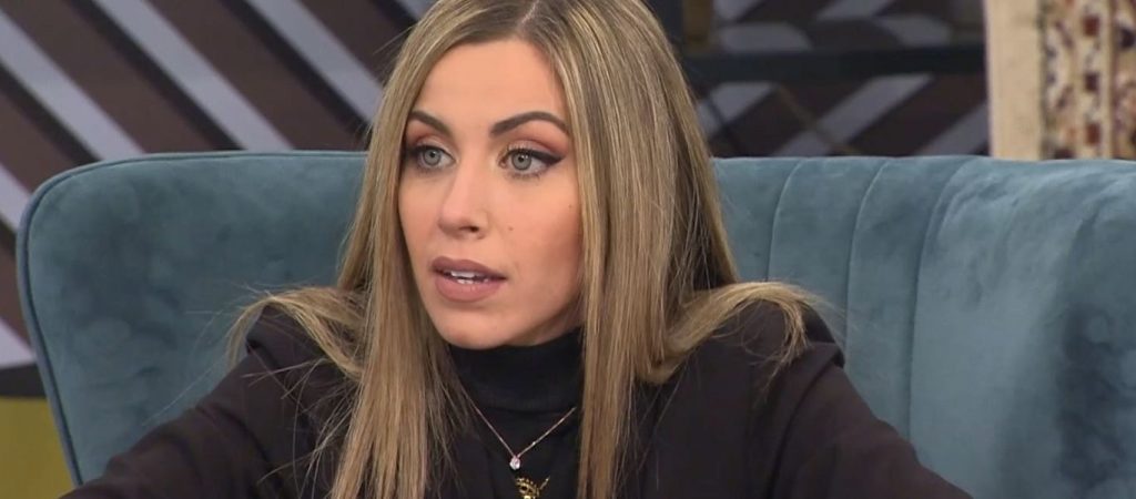 Survivor – Ελισάβετ Αϊνατζόγλου: «Παίρναμε περίπου τον βασικό μισθό στην Ελλάδα – 600 ευρώ τον μήνα»