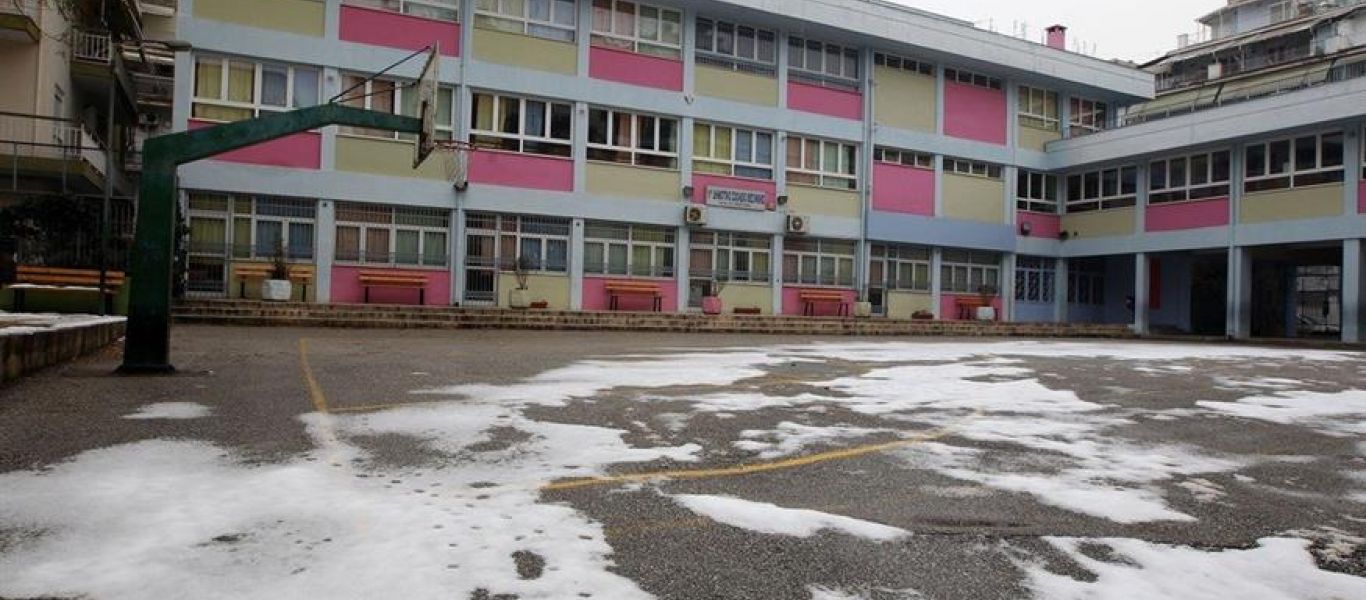 Επιβεβαίωση pronews.gr: Η  Πολιτική  Προστασία κλείνει τα σχολεία γιατί πρέπει  να έχουν ανοικτά παράθυρα λόγω COVID-19!