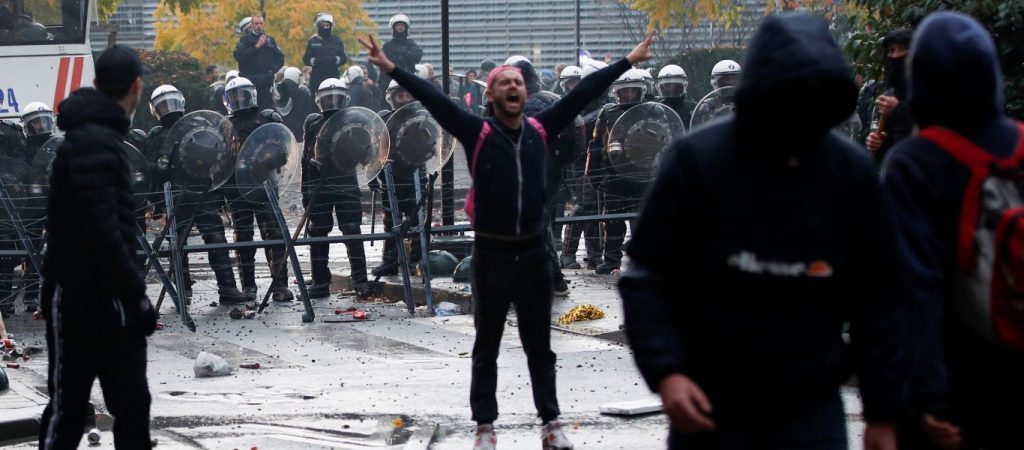 «Μαζί για την Ελευθερία»: Εξέγερση στο Βέλγιο – Δεκάδες χιλιάδες διαδηλωτών κατά των πιστοποιητικών εμβολιασμού