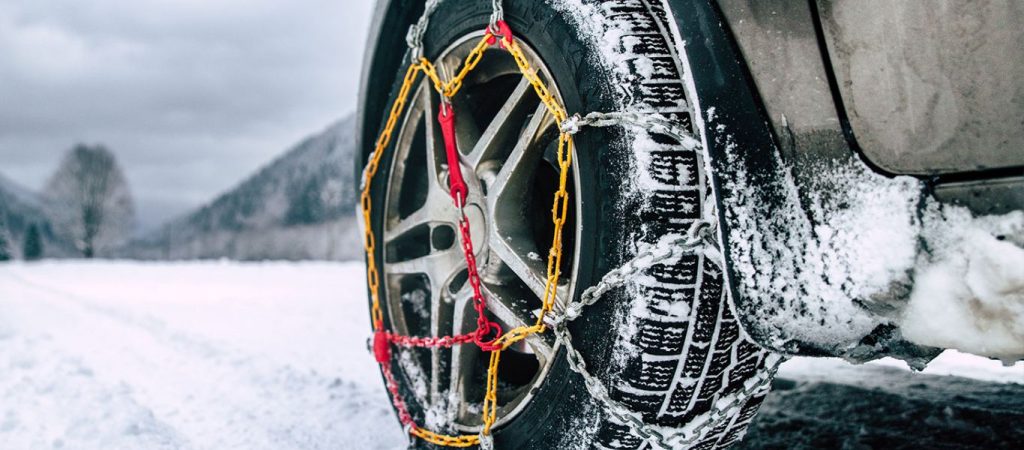 Στο «έλεος» του χιονιά οι οδηγοί στην Αττική – Έκκληση της ΕΛ.ΑΣ για χρήση αντιολισθητικών αλυσίδων