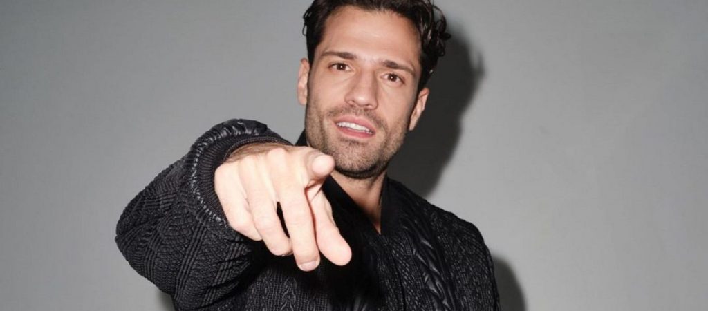 «Επικός» ο Κ.Αργυρός – Έκανε… σκι σε δρόμους του Κολωνακίου! (βίντεο)