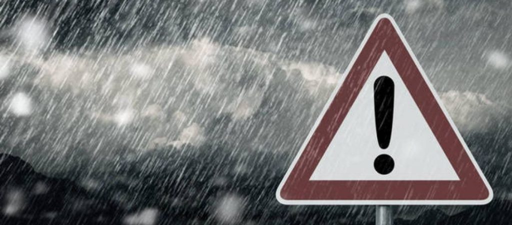 Εγκλωβισμένοι πολίτες στον Προαστιακό στο ύψος των Αγίων Αναργύρων