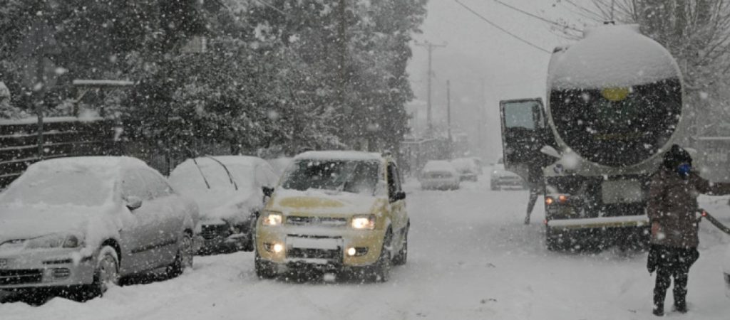 Η χώρα κατεβάζει ρολά λόγω… κακοκαιρίας: Αποδεσμεύεται το προσωπικό των δημοσίων υπηρεσιών στις 12.00