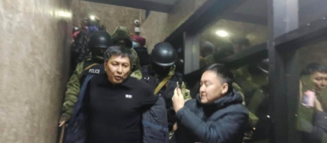 Ελεύθερος ο δημοσιογράφος που κρατήθηκε στο Κιργιστάν και ερευνούσε υποθέσεις διαφθοράς
