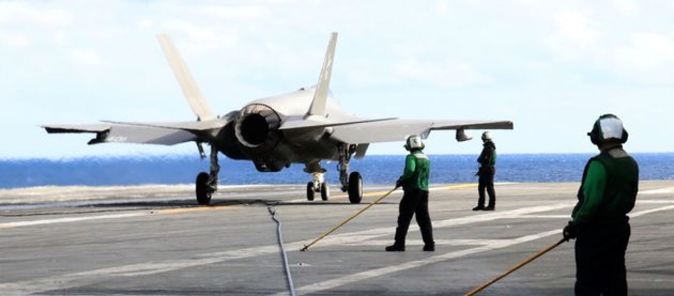 Αμερικανικό μαχητικό αεροσκάφος F-35 συνετρίβη στο κατάστρωμα αεροπλανοφόρου στη νότια Σινική Θάλασσα