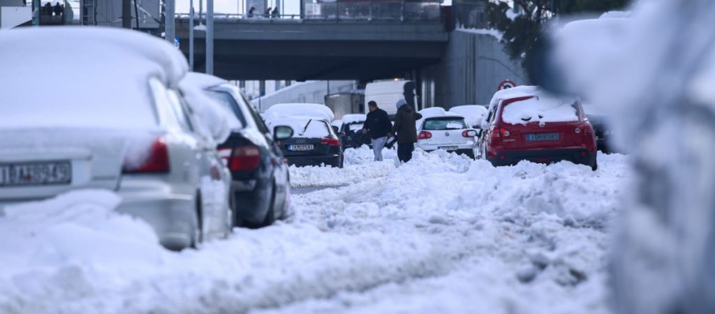Αττική Οδός: «Δεν υπάρχουν εγκλωβισμένοι – Οι οδηγοί όμως να έρθουν να πάρουν τα αυτοκίνητα να ανοίξει ο δρόμος»!
