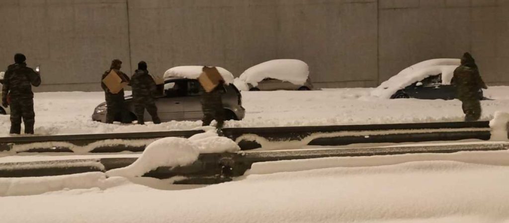 Μαρτυρίες σοκ από εγκλωβισμένους οδηγούς: «Θέλουν θύματα – Ντρέπομαι για την παιδεία του πρωθυπουργού και των υπουργών»