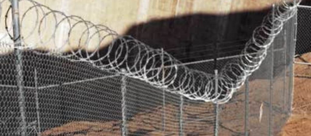 Πολωνία: Κατασκευάζει φράχτη για να εμποδίζει τους μετανάστες στα σύνορα με τη Λευκορωσία