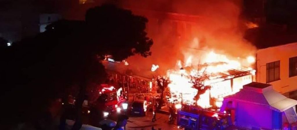 Πάτρα: Κάηκε ολοσχερώς επιχείρηση εστίασης – Υλικές ζημιές και στο διπλανό καφέ