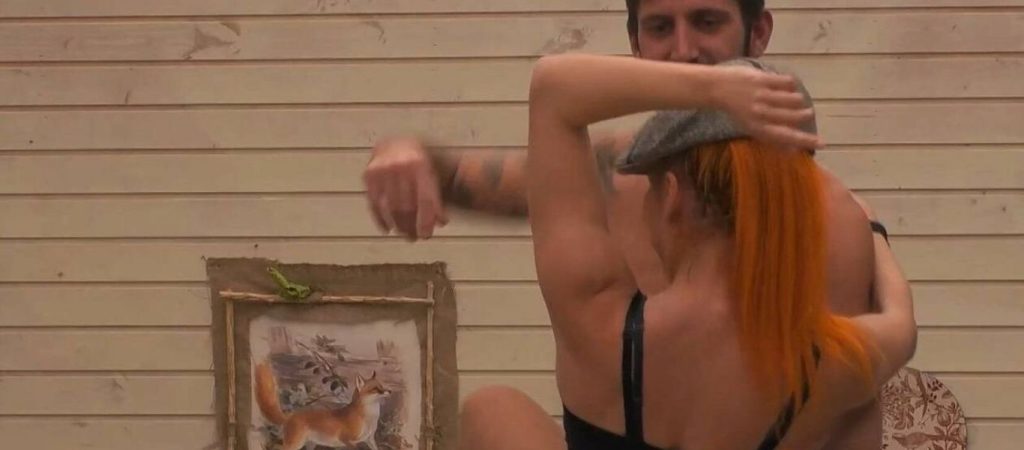 Η Νάιρα έκανε στριπτίζ και ανέβασε τη θερμοκρασία στη «Φάρμα» (βίντεο)