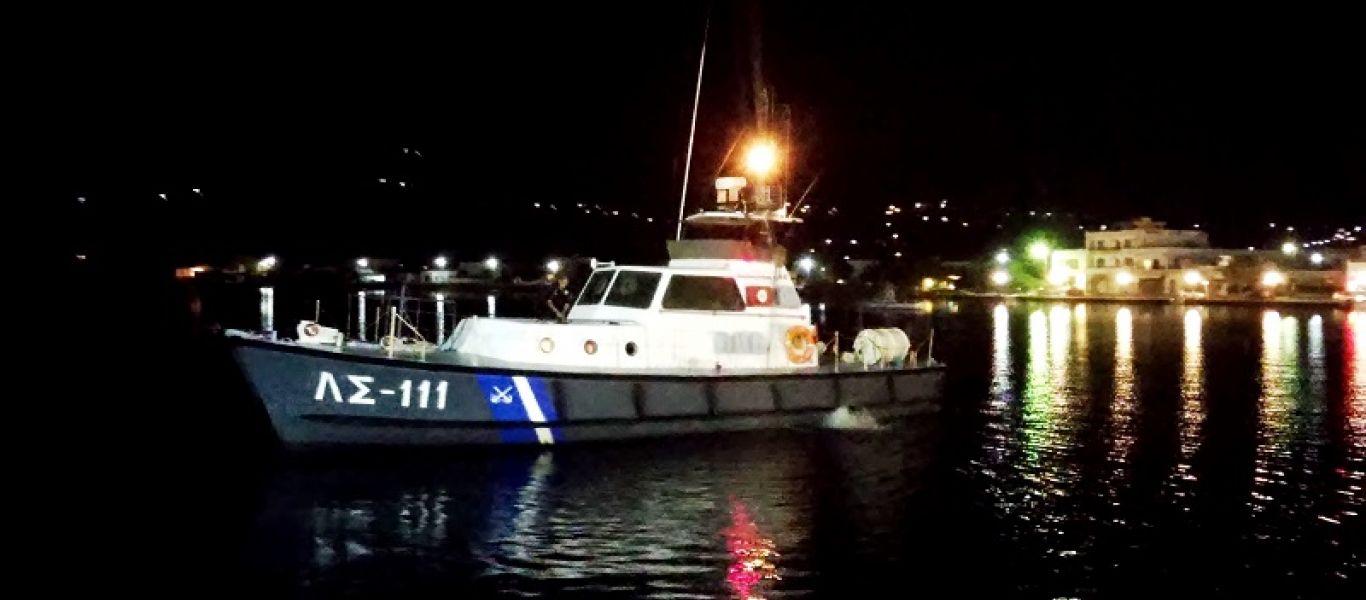 Κρήτη: Προσάραξη πλοίου στον κόλπο Κισσάμου – Eγκαταλείφθηκε από το 10μελές πλήρωμά του (upd)