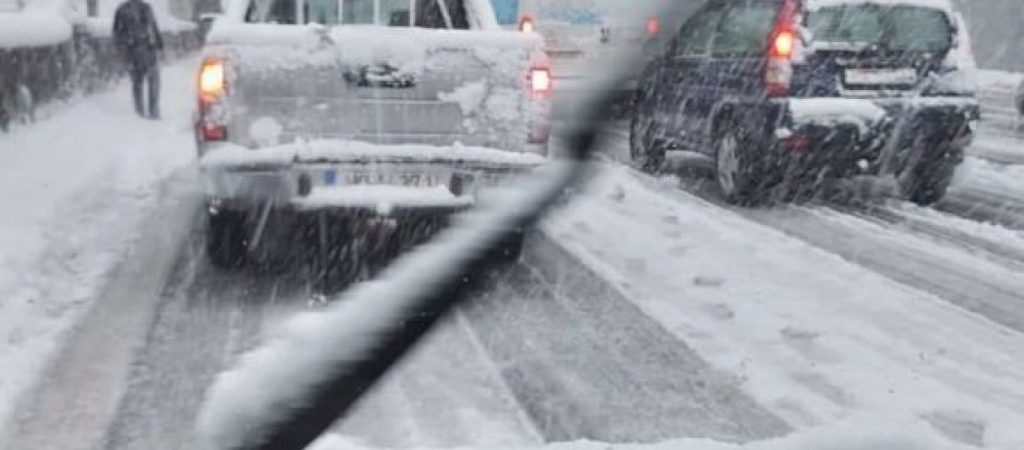 Μαρτυρία εγκλωβισμένου επί 9 ώρες στην Αττική οδό: «Είπα το ΠΑΤΕΡ ΥΜΩΝ πολλές φορές μέχρι να φθάσω στο γραφείο»