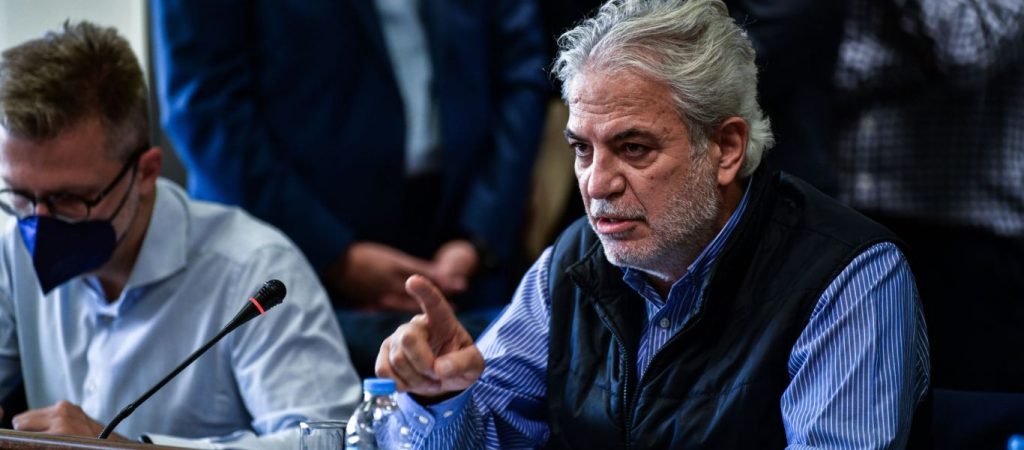 Χ.Στυλιανίδης: Υποχρεωτική αργία και αύριο – Απεγκλωβίστηκαν 3.500 πολίτες από την Αττική Οδό