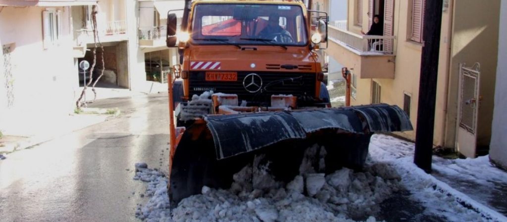 Καρέας: Δύσκολο έργο ο αποχιονισμός των δρόμων