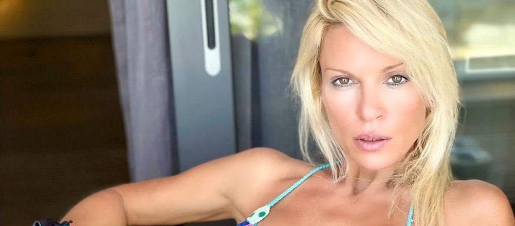 Η κακοκαιρία «Ελπίδα» έκανε την Ασημίνα Ιγγλέζου να… βγει από τα ρούχα της – Ο τόπλες χορός της στα χιόνια (βίντεο)