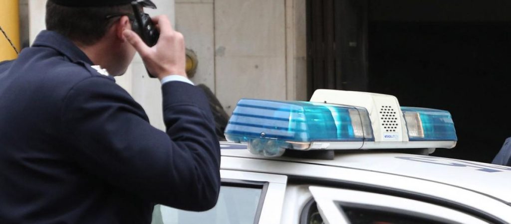 Πάτρα: Παράδοξη ληστεία 75 ευρώ από ηλικιωμένο – Οι ληστές επέστρεψαν τα 5 ευρώ για να πάρει γάλα!