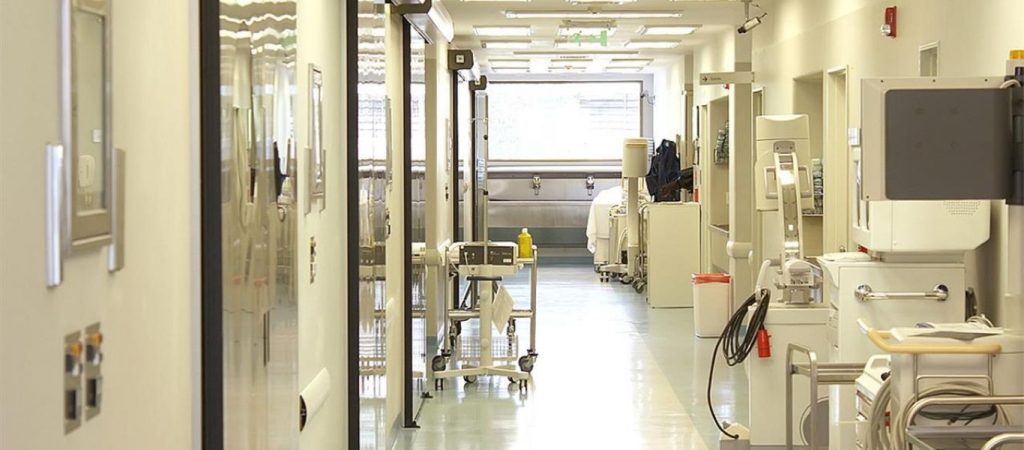 ΠΟΕΔΗΝ: Δεκάδες διασωληνωμένοι εκτός ΜΕΘ – Γεμάτοι και οι νεκροθάλαμοι!