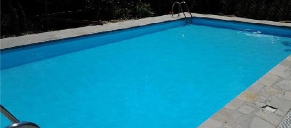 Κέρκυρα: Πισίνα μετατράπηκε σε… τραπεζαρία από τον πάγο (φωτο)