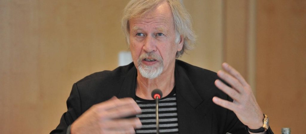 Dr. W.Wodarg: «Γίνονται πειραματισμοί με ανθρώπους – Αυτό το εμβόλιο είναι ρώσικη ρουλέτα» (βίντεο)