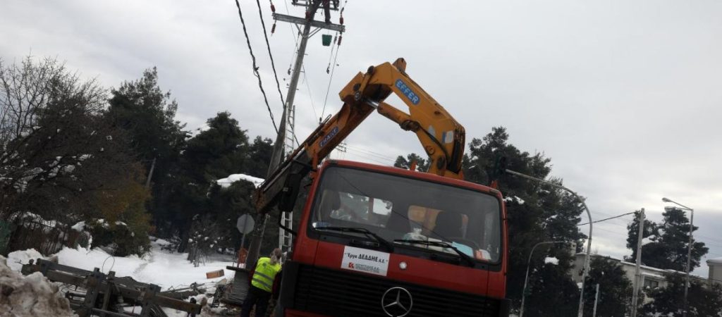 Τέταρτη μέρα δράματος για χιλιάδες Έλληνες: Χωρίς ρεύμα 3.000 νοικοκυριά – Δεν ξέρει κανείς αν ζουν ή αν έχουν παγώσει