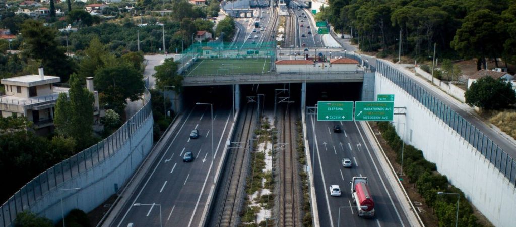 Ανοίγει πλήρως η Αττική Οδός στις 8 το πρωί – Διέλευση χωρίς διόδια ως τα μεσάνυχτα της Κυριακής